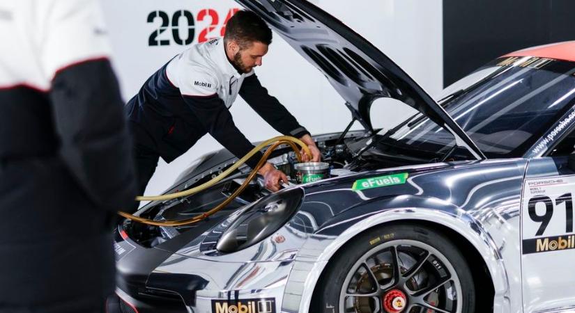 Zöld úton a Porsche: Megérkezett az eFuel második generációja és zöldül az autószállítás