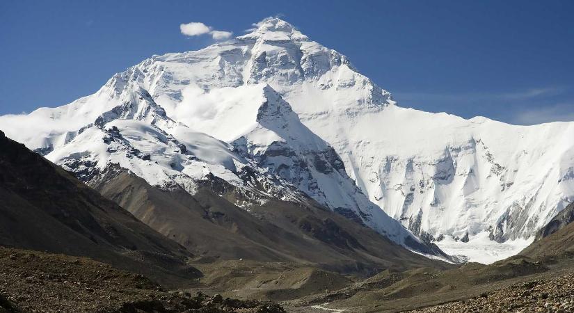 Rekordidő alatt mászta meg a Mount Everestet egy nepáli férfi