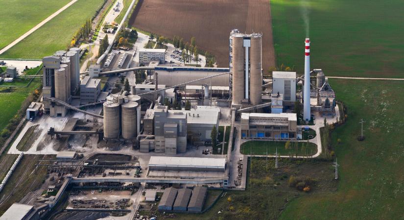 Mérgező anyagokat találtak a levegőben Tornán, a helyiek a cementgyárat okolják