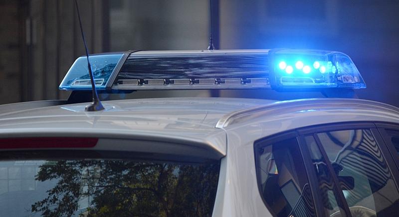 Sörösdobozt vágtak az 50-es villamos vezetőjéhez Kispesten, kórházba vitték