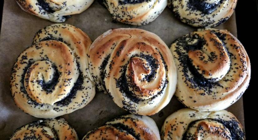 Álomfinom mákos csiga: a házi süti gazdag töltelékkel az igazi