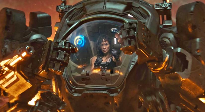 KRITIKA: Atlas – A robotpáncélban pánikoló Jennifer Lopez a lázadó MI ellen
