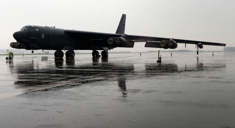 Rejtély: félelmetes amerikai nehézbombázók köröznek orosz földhöz nagyon közel – egyszerre két B-52-es jelent meg a radarokon