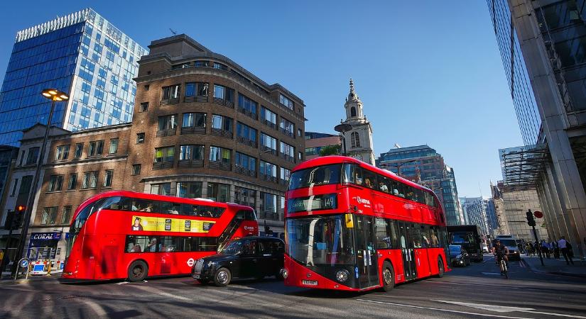 Fenntarthatóság és AI az Egyesült Királyság buszos turizmusában