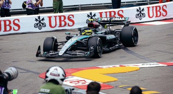Hamilton-elsőséggel indult a monacói F1-hétvége