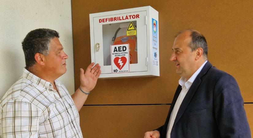 Új defibrillátorpont létesült Komáromban