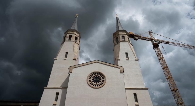 Átadták az új premontrei apátsági templomot Gödöllőn