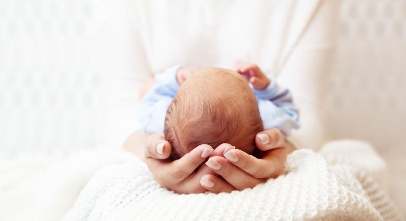 Újszülöttet hagytak a tatabányai babamentő inkubátorban