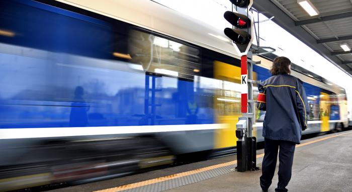 MÁV: pályafelújítás miatt megváltozik a közlekedési rend a Győr-Veszprém vasútvonalon