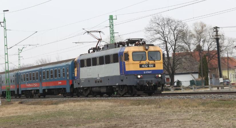 Nem lesznek vonatok, jönnek a pótlóbuszok: változik a közlekedési rend a Győr-Veszprém vonalon