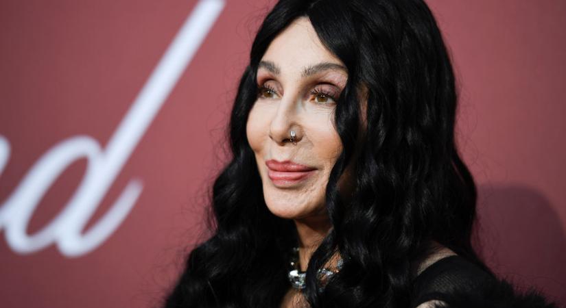 A 78 éves Cher 30 évvel ezelőtti ikonikus ruhájában lépett fel