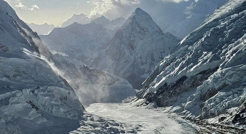 Megismétlődhetett Suhajda Szilárd tragédiája: újabb hegymászó tűnt el az Everesten
