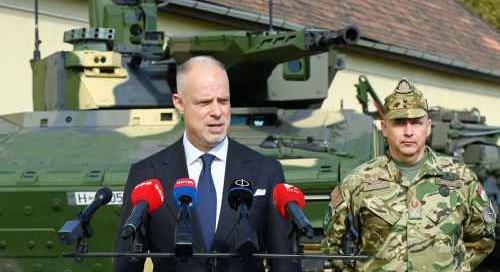 Honvédelmi miniszter: Ismét a fegyvereké lehet a szó Európában, haderőt kell építenünk