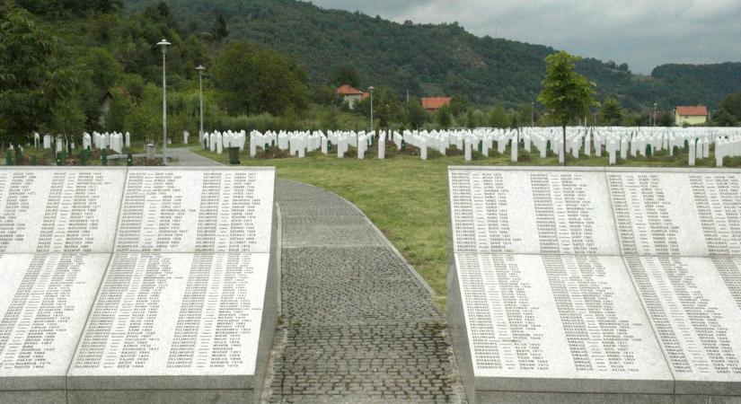 Magyarország neve is ott lesz a szégyenfán, amit a srebrenicai mészárlás emlékhelyén állítanak fel