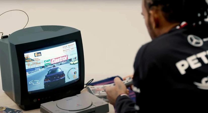 Lewis Hamilton nosztalgiázott egyet az első PlayStationnel