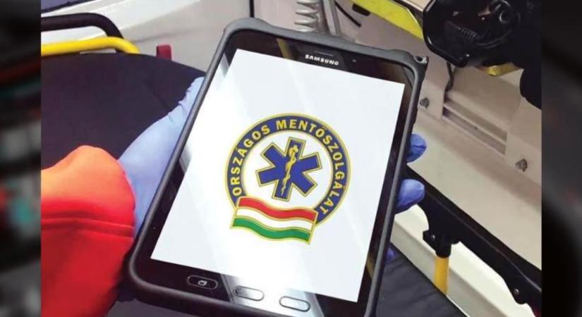 Hét órát is várhattak a betegek a mentőre a tabletek szoftverfrissítése miatt? Megszólalt az Országos Mentőszolgálat – videó