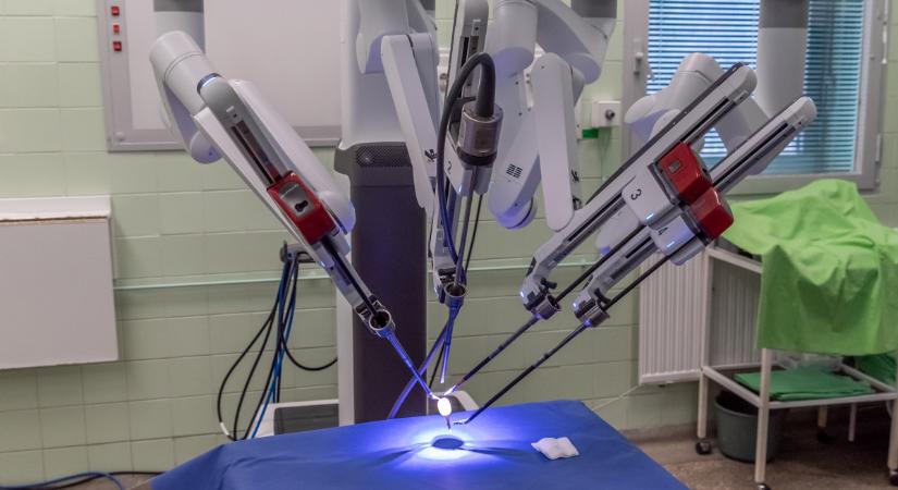 Da Vinci sebészeti robot segíti a Széchenyi Egyetem kutatásait és a Petz-kórház munkáját