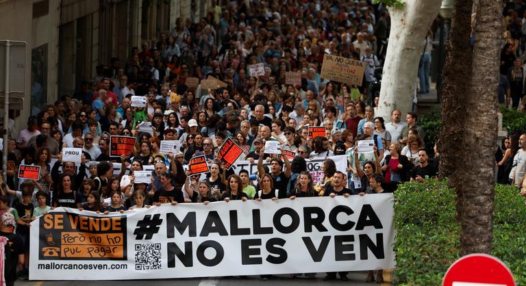 A túlturizmus ellen tüntettek Spanyolországban