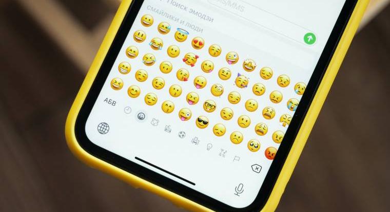 Emoji-generátorral és átszabható ikonokkal jöhet az iOS 18