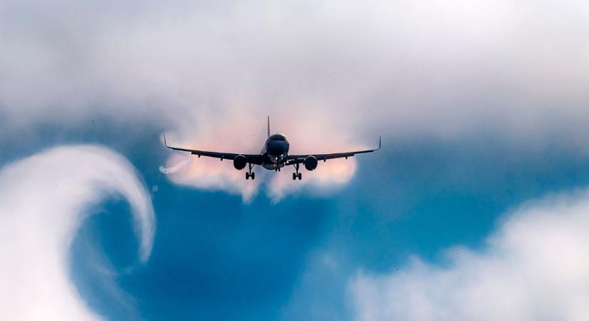 Újra balesetet okozott a turbulencia – Hol vannak a legrázósabb légi útvonalak?