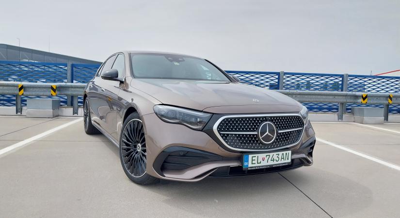 Mercedes-Benz E 300 de 4MATIC: hibridmeghajtás igényeseknek