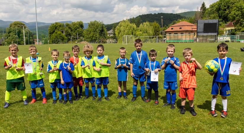 A felsőtárkányi Pünkösd-kupán négy korosztály fiataljai futballoztak