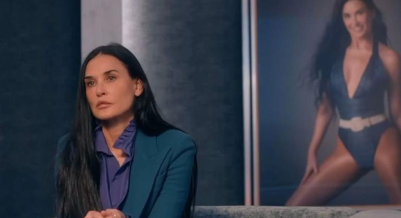 Levetkőzött a szexi Demi Moore: 61 évesen is bátran dobta le magáról a textilt