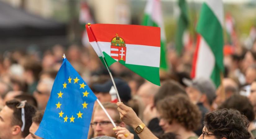 Závecz Research: A magyarok háromnegyede szerint megéri az uniós tagság, még a Fidesz-szavazók 64 százaléka is így látja