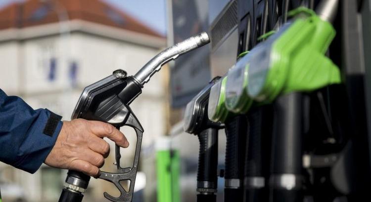Üzemanyagárak: A benzineseknek jól indul a hét