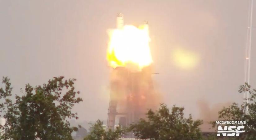Hatalmas robbanás történt a SpaceX texasi bázisán, a Starship motorja lángokban állt