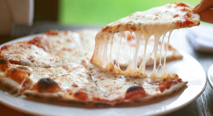 A Google azt javasolja, hogy tegyünk ragasztót a pizzára és együnk kavicsokat