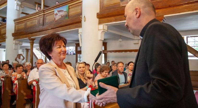 Év pedagógusa díjat kapott Grausza Jánosné, kiskőrösi igazgatónő