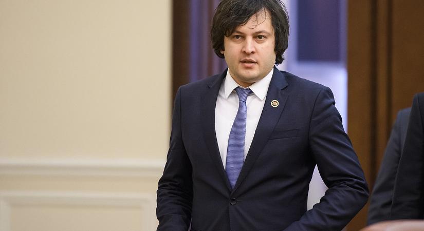 Hiába az elnöki vétó, a grúz parlament elfogadta a sokat bírált ügynöktörvényt