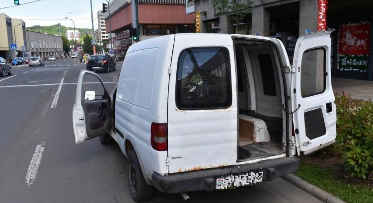 Autókat lopott ismerősei meglátogatásához Nógrádban