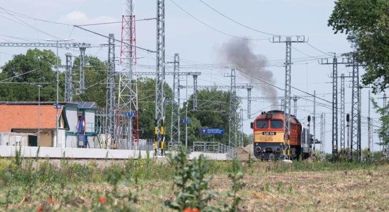 Úgy „meggyorsították” ötmilliárd forintból a Szeged–Röszke vasút fejlesztését, hogy csak 2025 legvégén lesz kész a szerződés szerint