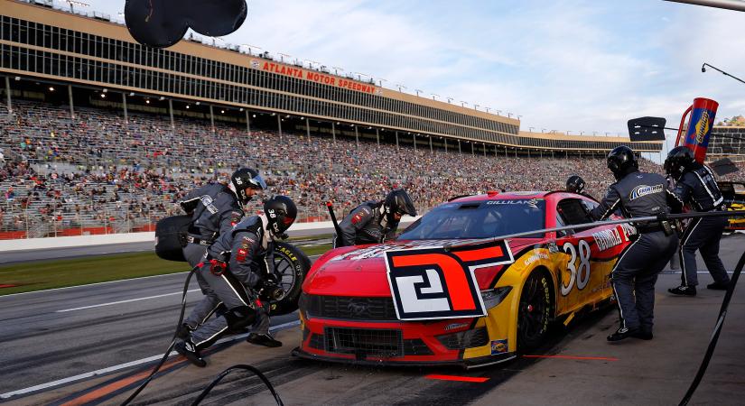 NASCAR: Az FRM vett egy újabb chartert, jövőre már három autóval versenyeznek a Cupban