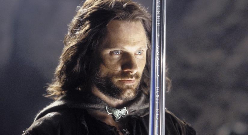 Viggo Mortensen megkérdezte Peter Jacksont, hogy használhatja-e Aragorn kardját egy új filmjében, és arra a kérdésre is választ adott, hogy visszatérne-e Kószaként egy új Gyűrűk Ura-filmben