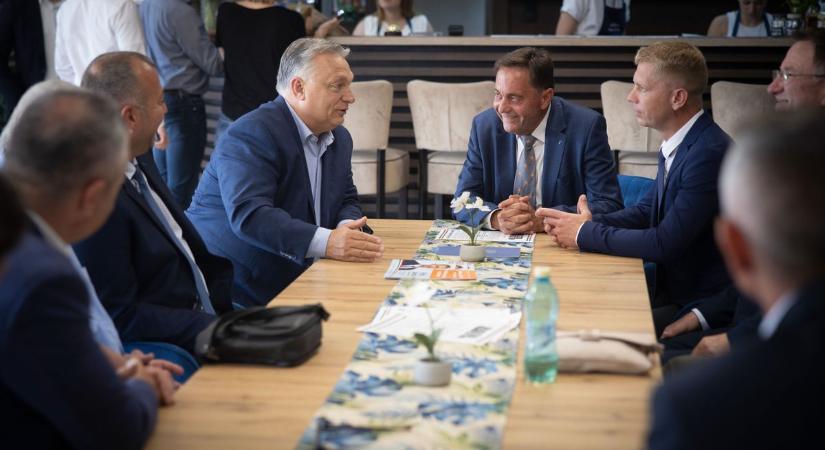 Jászapátira látogatott Orbán Viktor, a kormánypárti polgármesterjelölt támogatására buzdított