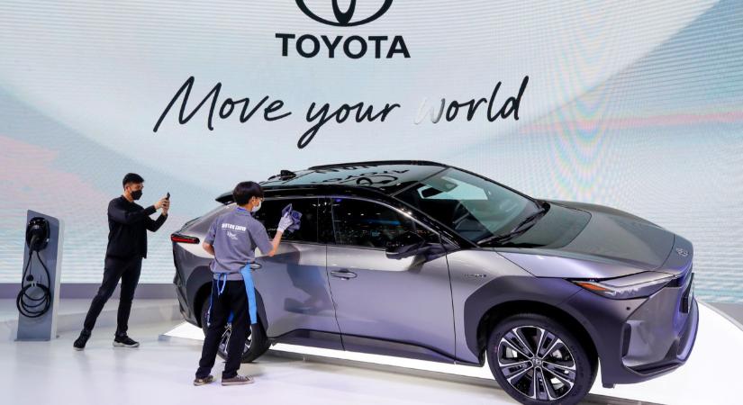 Brutális bukta a Toyotánál: erre kevesen számítottak, minden egy irányba mutat