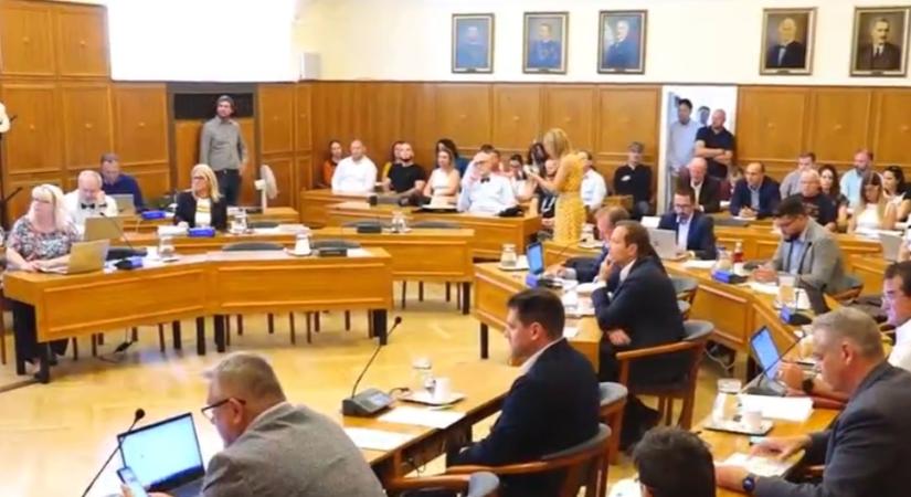 A Fidesz szerint a pécsi balliberális vezetés mutyiházát csinált a városházából  videó
