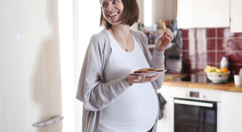 Kiszámolták, mennyi extra kalóriát igényel a terhesség