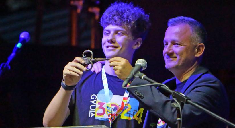 Megtartották az EDÜ-n a fáklyás felvonulást - galériával, videóval