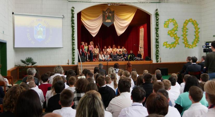 Harmincéves jubileumát ünnepelte a jánosházi Szent Imre Általános Iskola