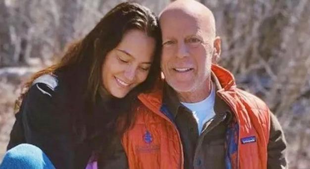 Bruce Willis felesége sírva könyörög a paparazzóknak, hogy hagyják már békén a férjét