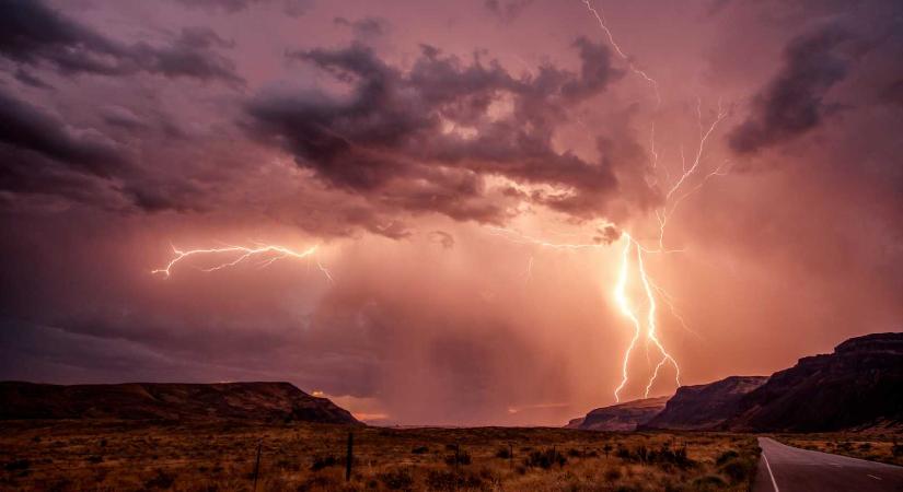 Villámlásra, felhőszakadásra, erős szélre figyelmeztetnek a meteorológusok