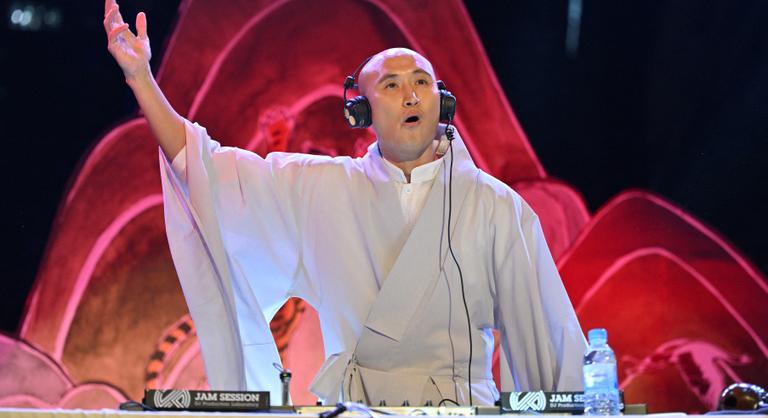 Miért tiltották be a dél-koreai buddhista DJ fellépését Szingapúrban?