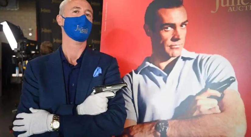 Rekordáron kelt el Sean Connery pisztolya az első Bond-filmből