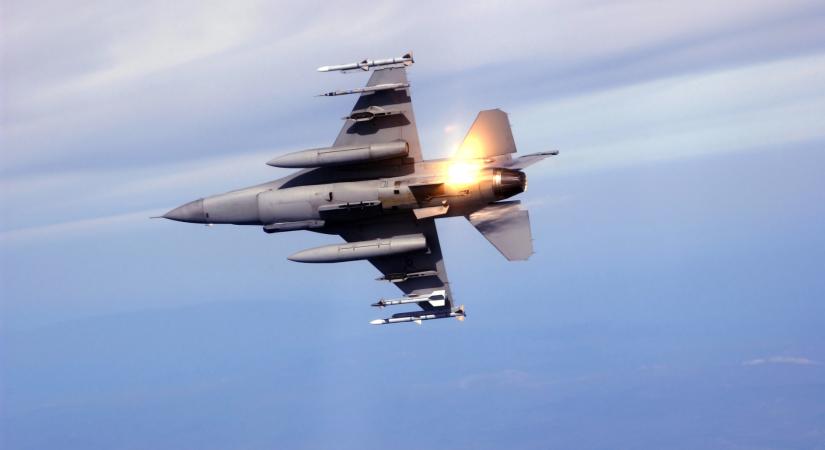 Hollandia engedélyt adott az F-16-osok orosz területek elleni használatához