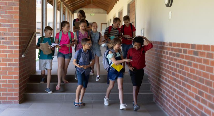 A tanárok már pelenkát is kötelesek cserélni a diákoknak ebben az iskolában, Svájcban a 11 éves gyerek sem tudja használni a vécét