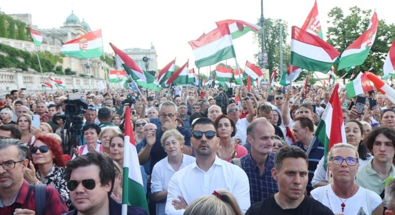 Két nap a Magyar-kampányban; a hazai közoktatás helyzete ábrákon; magyar–kínai megállapodások